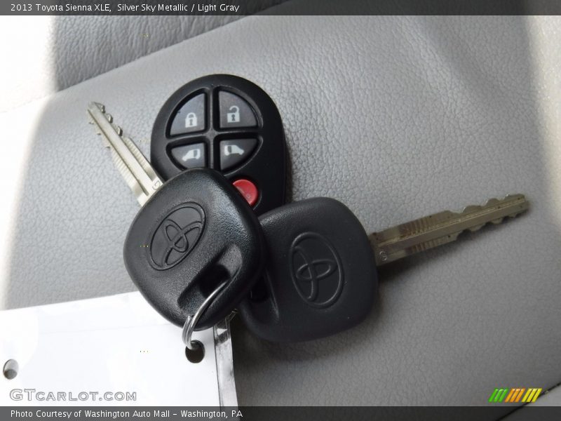 Silver Sky Metallic / Light Gray 2013 Toyota Sienna XLE