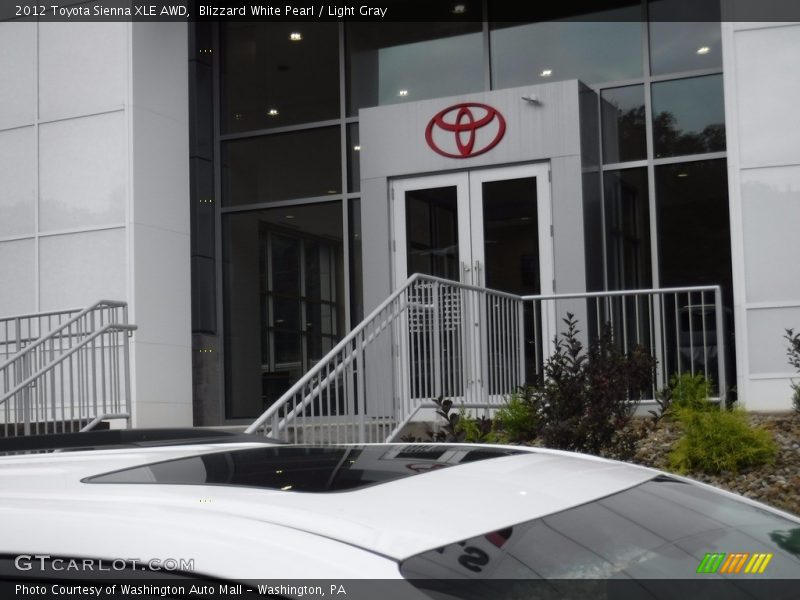 Blizzard White Pearl / Light Gray 2012 Toyota Sienna XLE AWD