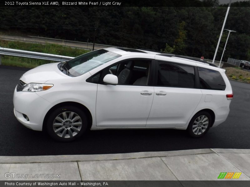 Blizzard White Pearl / Light Gray 2012 Toyota Sienna XLE AWD