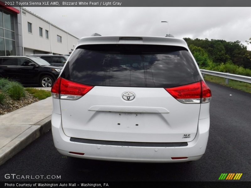 Blizzard White Pearl / Light Gray 2012 Toyota Sienna XLE AWD