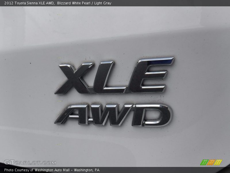 Blizzard White Pearl / Light Gray 2012 Toyota Sienna XLE AWD