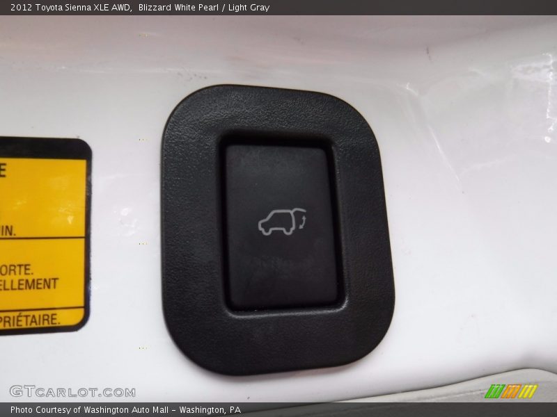 Blizzard White Pearl / Light Gray 2012 Toyota Sienna XLE AWD