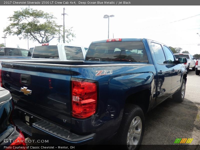 Deep Ocean Blue Metallic / Jet Black 2017 Chevrolet Silverado 1500 LT Crew Cab 4x4