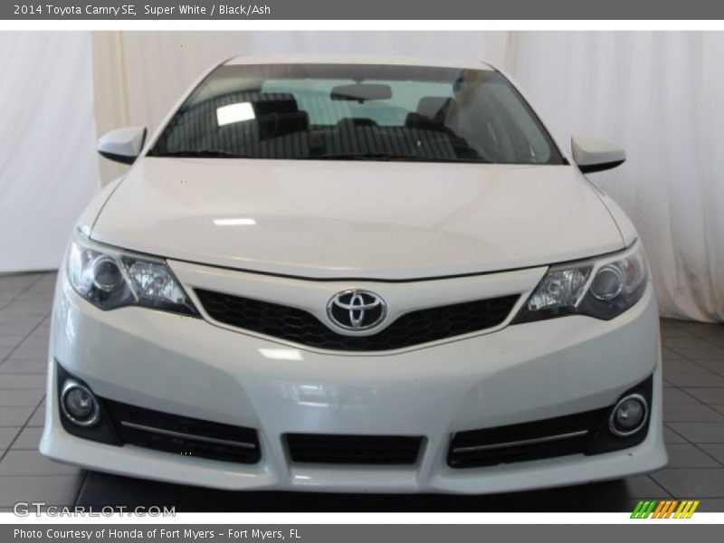 Super White / Black/Ash 2014 Toyota Camry SE