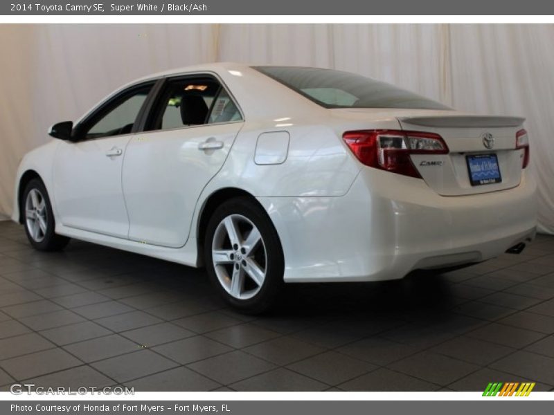 Super White / Black/Ash 2014 Toyota Camry SE