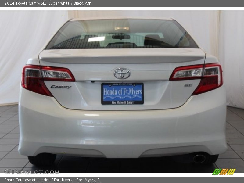 Super White / Black/Ash 2014 Toyota Camry SE