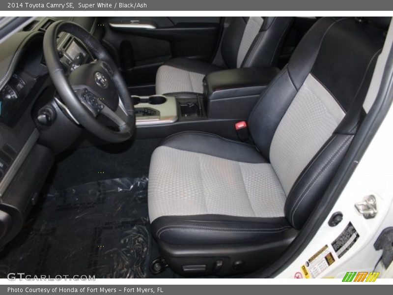 Super White / Black/Ash 2014 Toyota Camry SE