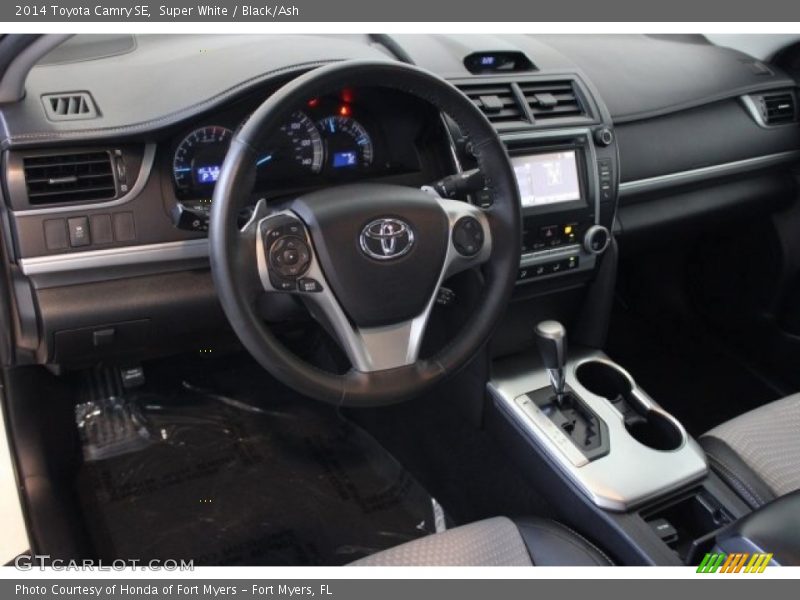 Super White / Black/Ash 2014 Toyota Camry SE