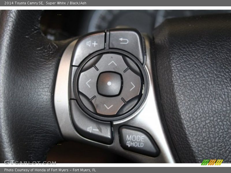 Super White / Black/Ash 2014 Toyota Camry SE