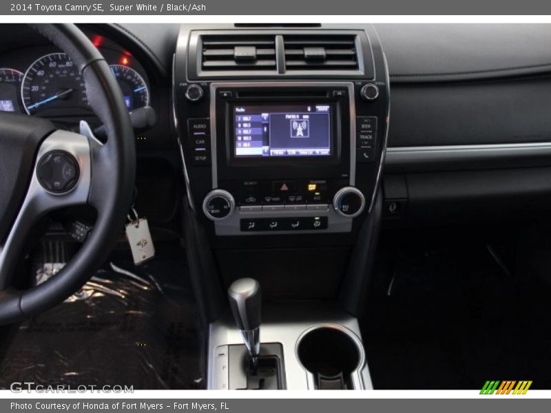 Super White / Black/Ash 2014 Toyota Camry SE