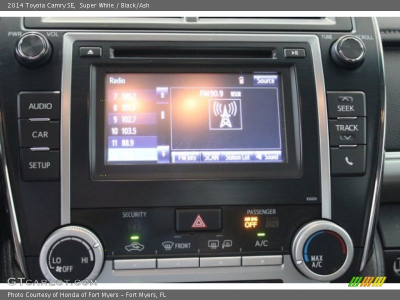 Super White / Black/Ash 2014 Toyota Camry SE