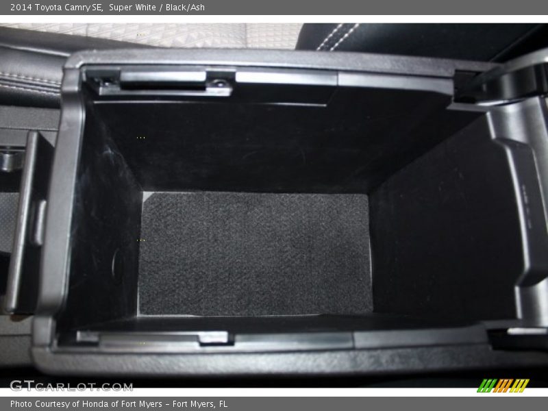 Super White / Black/Ash 2014 Toyota Camry SE