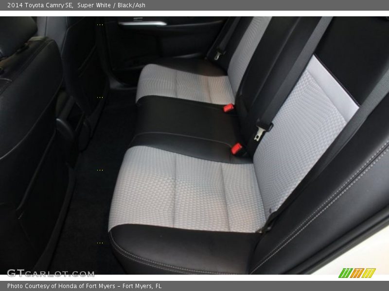 Super White / Black/Ash 2014 Toyota Camry SE