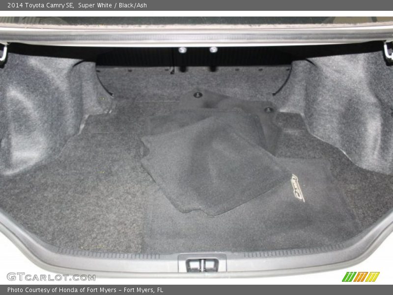 Super White / Black/Ash 2014 Toyota Camry SE