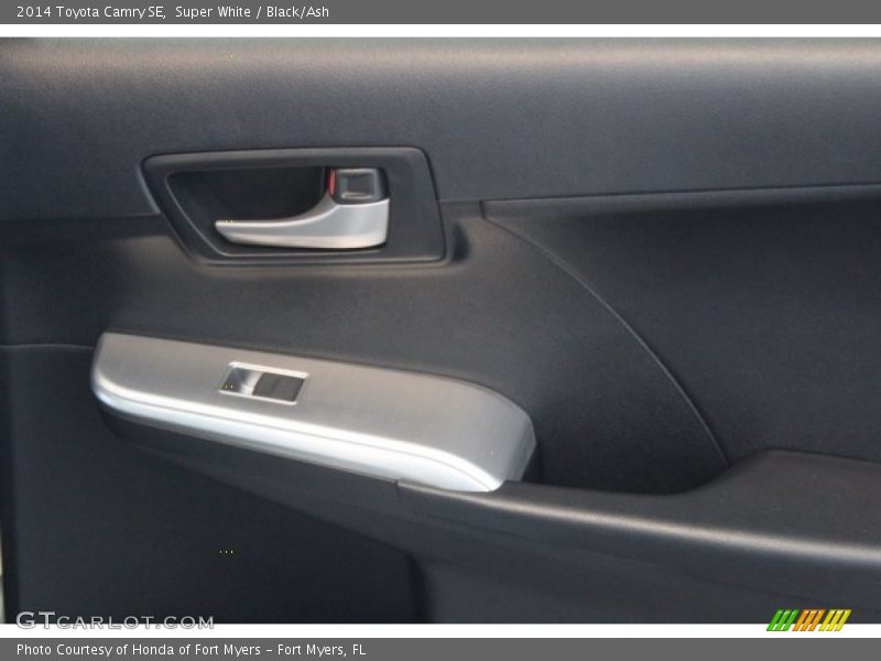 Super White / Black/Ash 2014 Toyota Camry SE