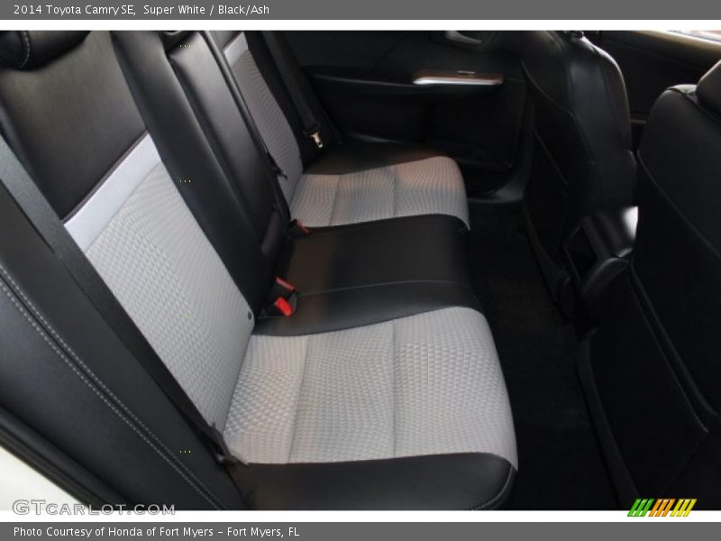 Super White / Black/Ash 2014 Toyota Camry SE