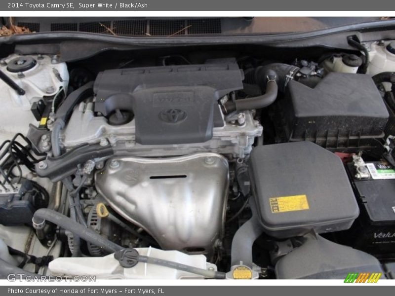 Super White / Black/Ash 2014 Toyota Camry SE