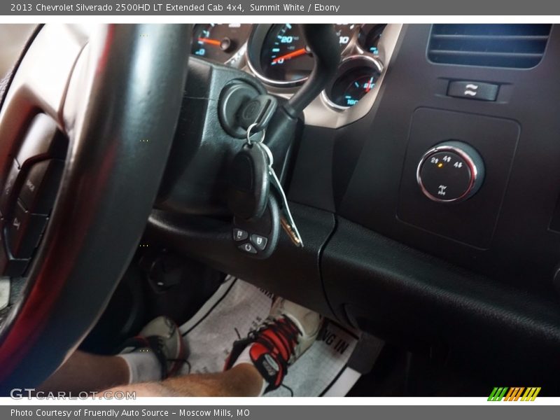 Summit White / Ebony 2013 Chevrolet Silverado 2500HD LT Extended Cab 4x4