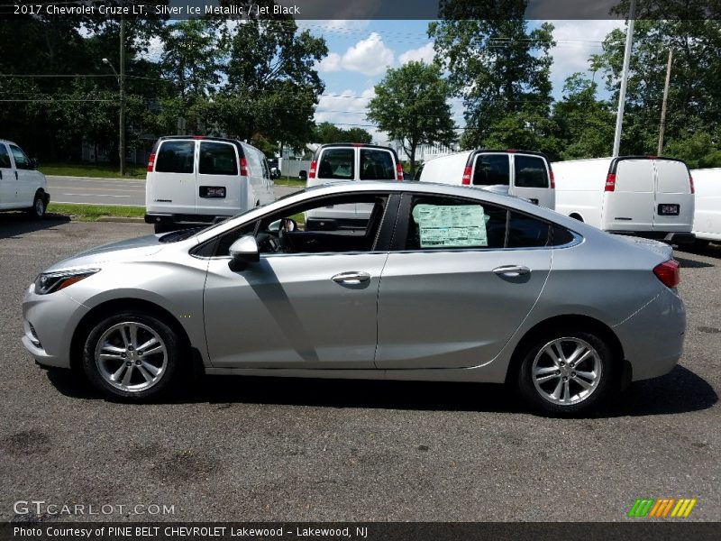 Silver Ice Metallic / Jet Black 2017 Chevrolet Cruze LT