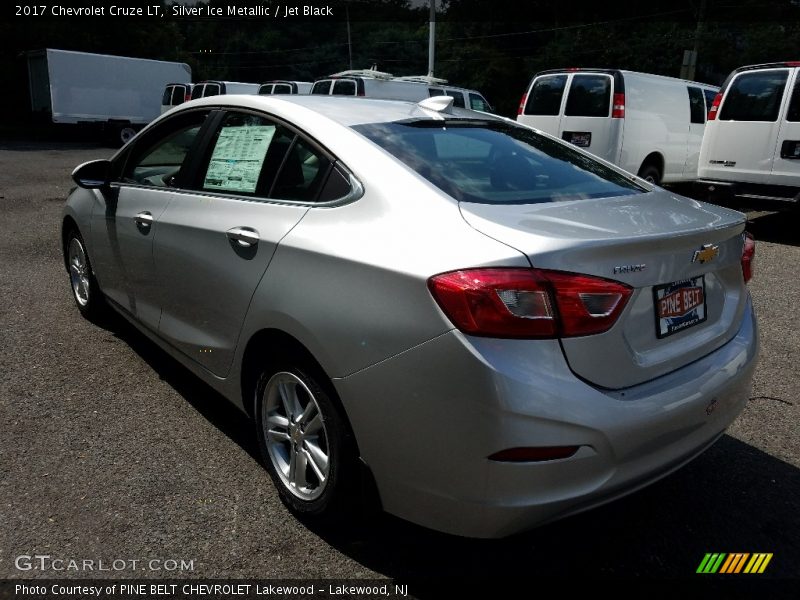 Silver Ice Metallic / Jet Black 2017 Chevrolet Cruze LT