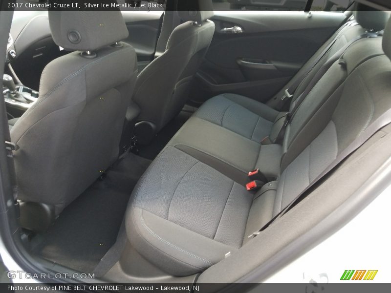 Silver Ice Metallic / Jet Black 2017 Chevrolet Cruze LT