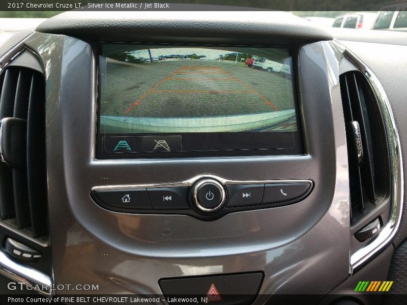 Silver Ice Metallic / Jet Black 2017 Chevrolet Cruze LT
