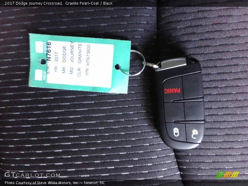 Granite Pearl-Coat / Black 2017 Dodge Journey Crossroad