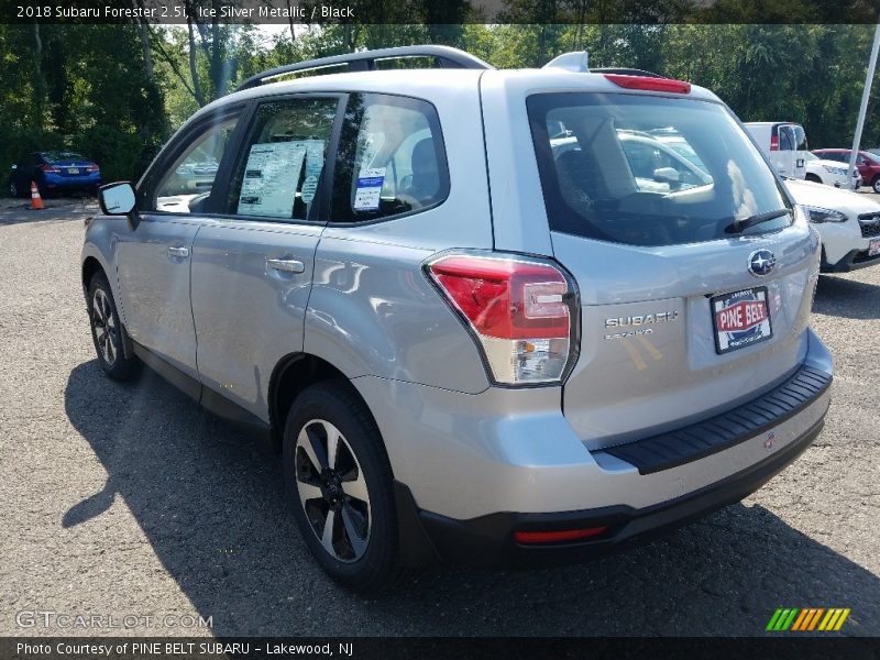 Ice Silver Metallic / Black 2018 Subaru Forester 2.5i