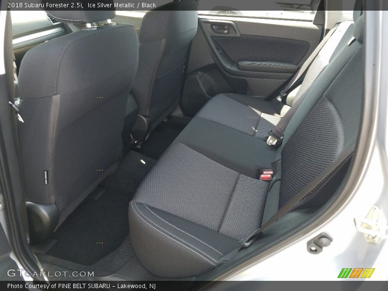 Ice Silver Metallic / Black 2018 Subaru Forester 2.5i