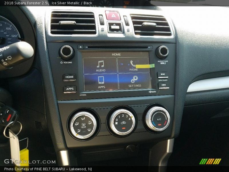 Ice Silver Metallic / Black 2018 Subaru Forester 2.5i