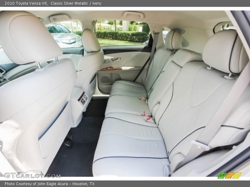 Classic Silver Metallic / Ivory 2010 Toyota Venza V6