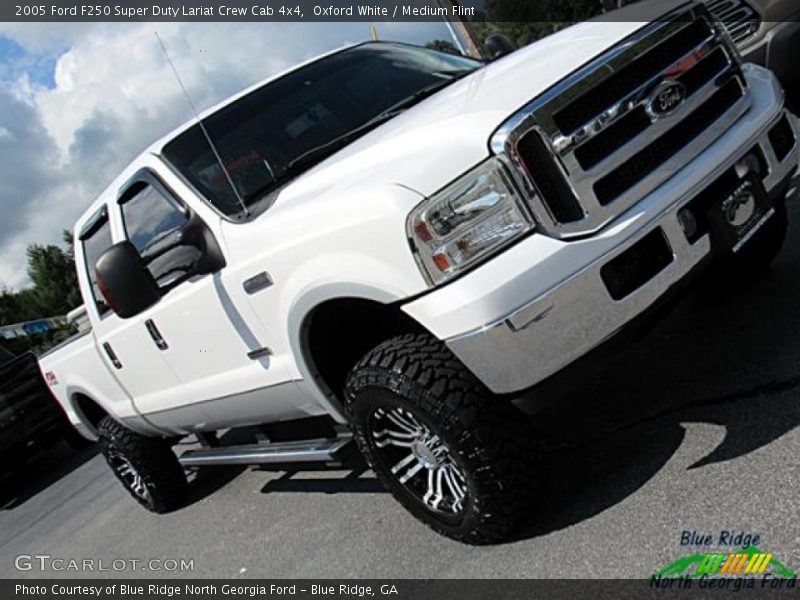 Oxford White / Medium Flint 2005 Ford F250 Super Duty Lariat Crew Cab 4x4