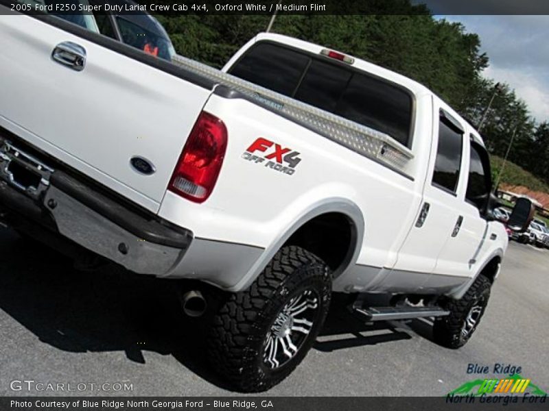 Oxford White / Medium Flint 2005 Ford F250 Super Duty Lariat Crew Cab 4x4