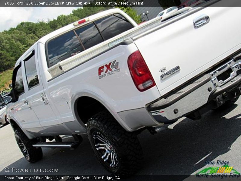 Oxford White / Medium Flint 2005 Ford F250 Super Duty Lariat Crew Cab 4x4