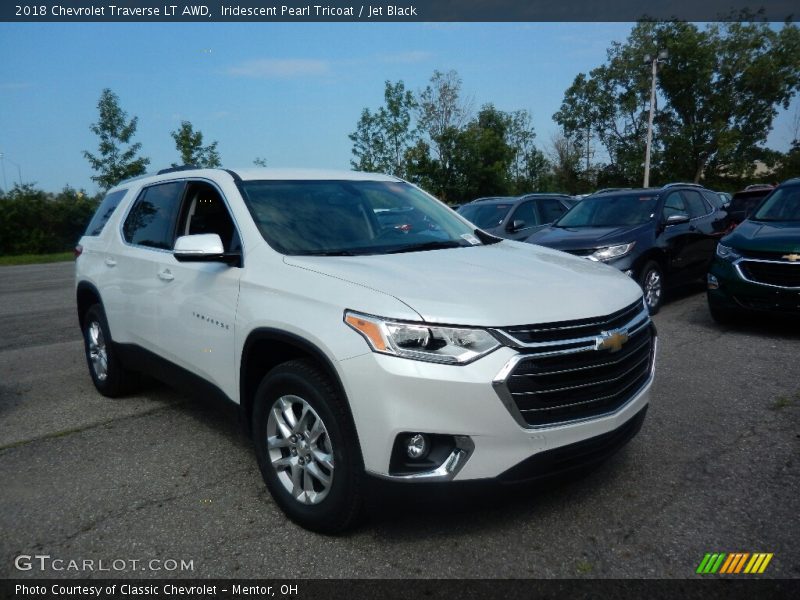 Iridescent Pearl Tricoat / Jet Black 2018 Chevrolet Traverse LT AWD