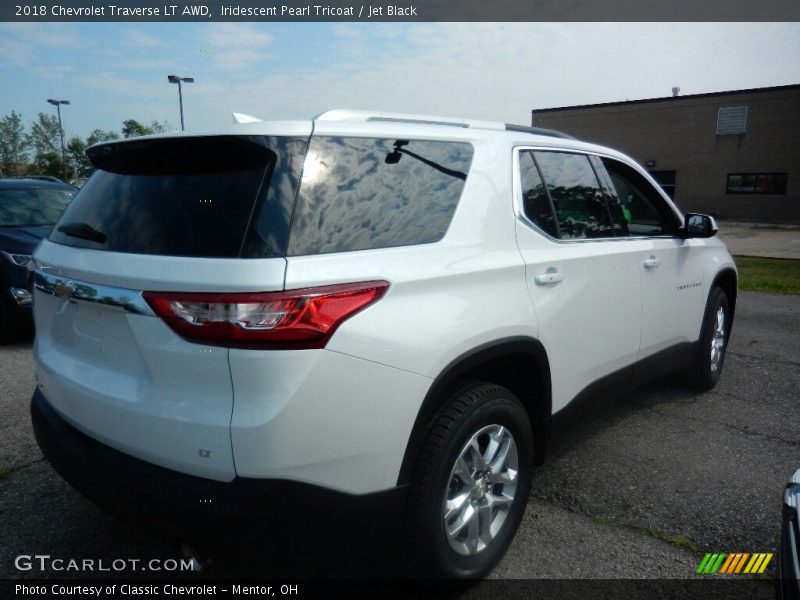 Iridescent Pearl Tricoat / Jet Black 2018 Chevrolet Traverse LT AWD
