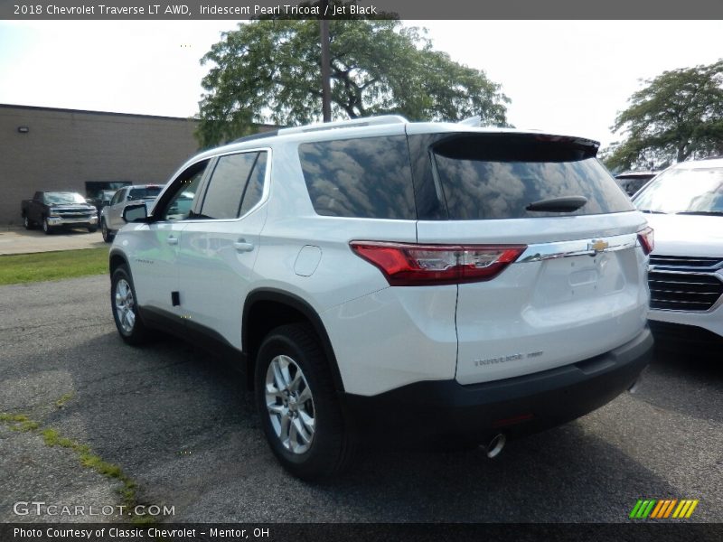 Iridescent Pearl Tricoat / Jet Black 2018 Chevrolet Traverse LT AWD