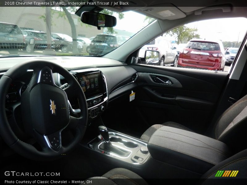 Iridescent Pearl Tricoat / Jet Black 2018 Chevrolet Traverse LT AWD