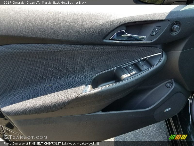 Mosaic Black Metallic / Jet Black 2017 Chevrolet Cruze LT