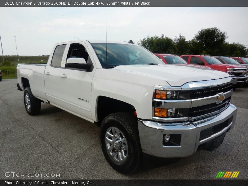 Front 3/4 View of 2018 Silverado 2500HD LT Double Cab 4x4