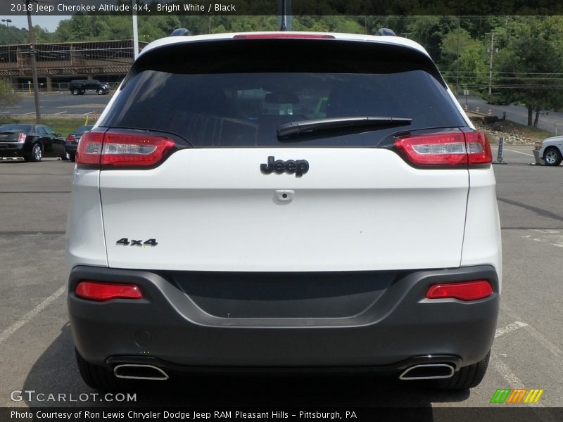 Bright White / Black 2018 Jeep Cherokee Altitude 4x4