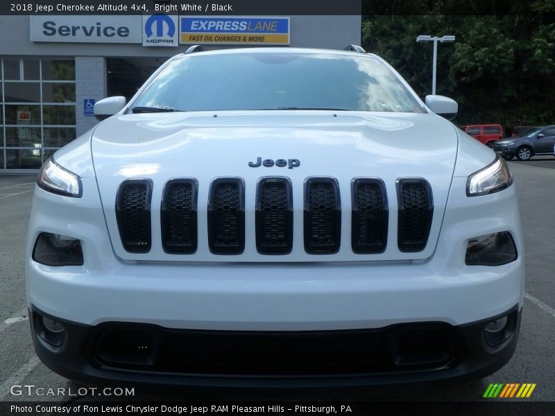 Bright White / Black 2018 Jeep Cherokee Altitude 4x4
