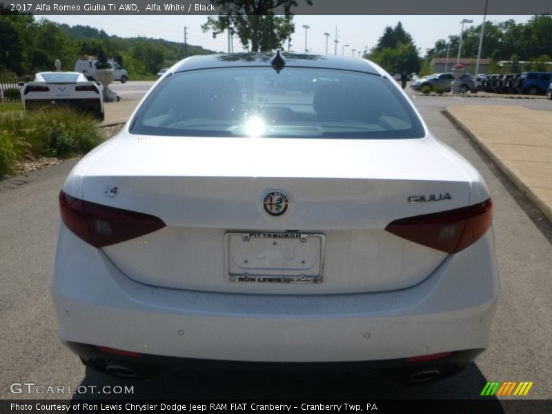 Alfa White / Black 2017 Alfa Romeo Giulia Ti AWD