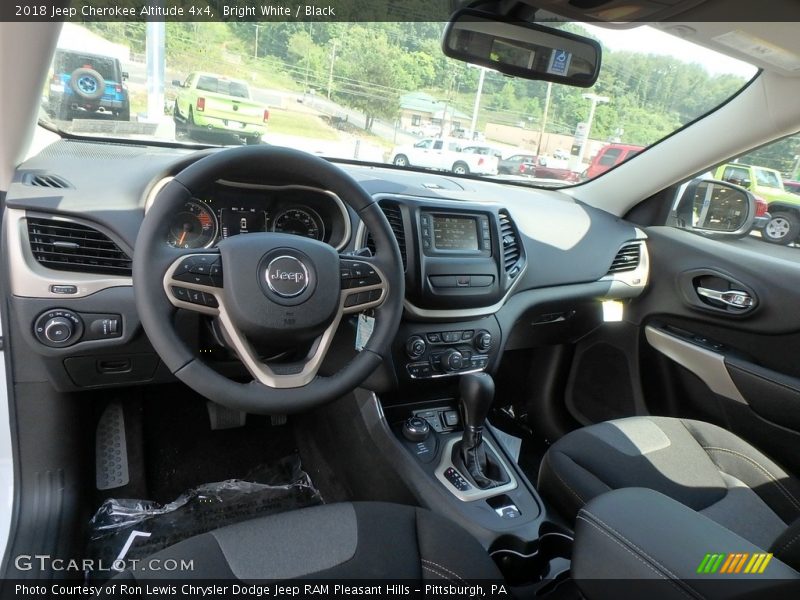 Bright White / Black 2018 Jeep Cherokee Altitude 4x4