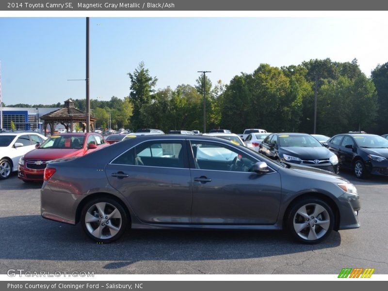 Magnetic Gray Metallic / Black/Ash 2014 Toyota Camry SE