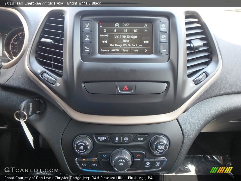 Bright White / Black 2018 Jeep Cherokee Altitude 4x4