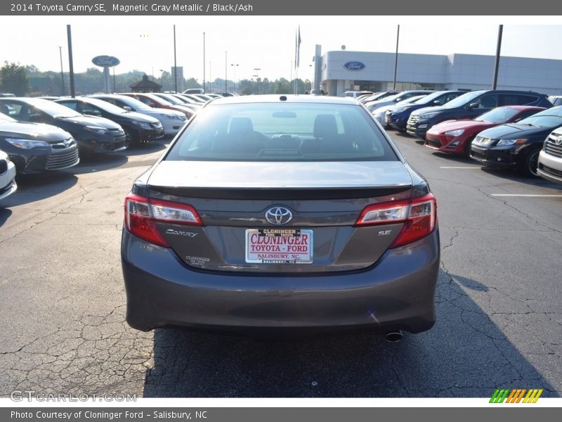 Magnetic Gray Metallic / Black/Ash 2014 Toyota Camry SE