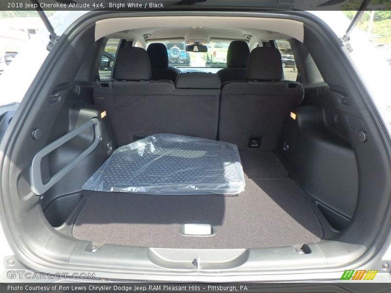  2018 Cherokee Altitude 4x4 Trunk