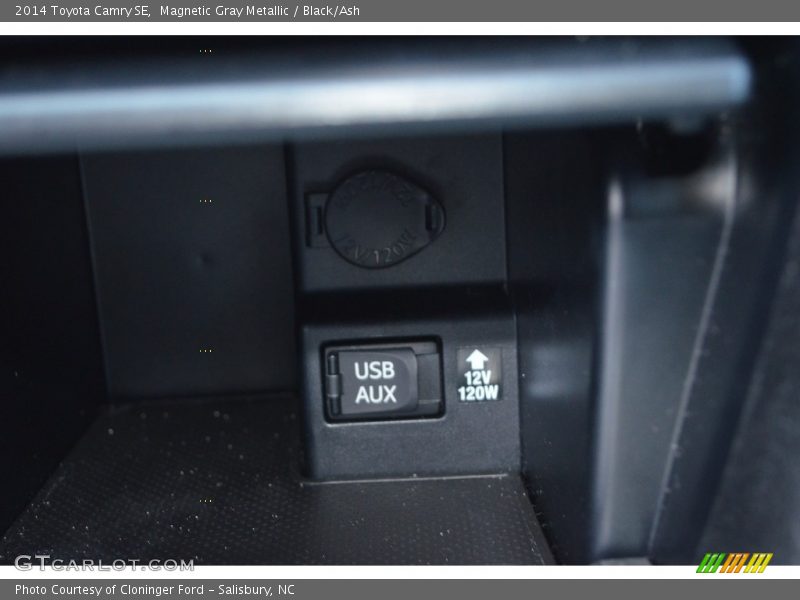 Magnetic Gray Metallic / Black/Ash 2014 Toyota Camry SE