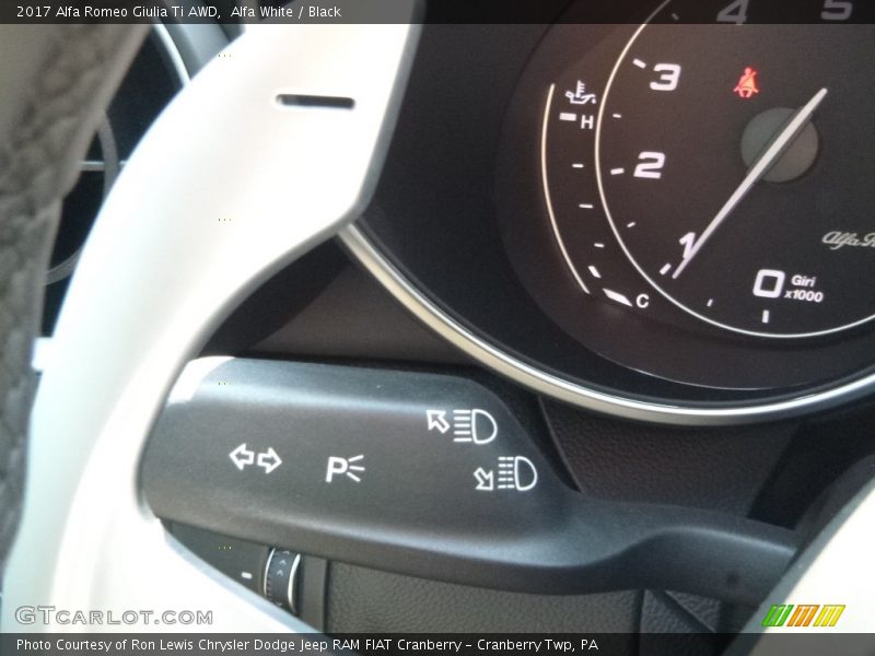 Alfa White / Black 2017 Alfa Romeo Giulia Ti AWD